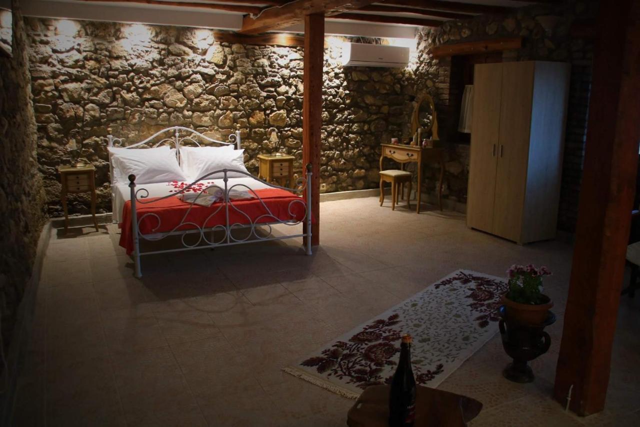 The Stone Suite Moraḯtika Exterior foto