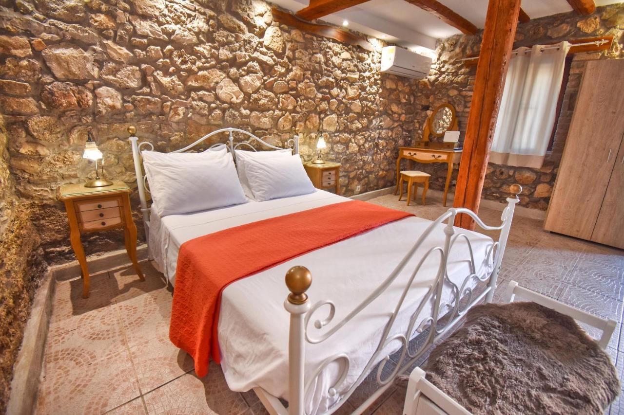 The Stone Suite Moraḯtika Exterior foto