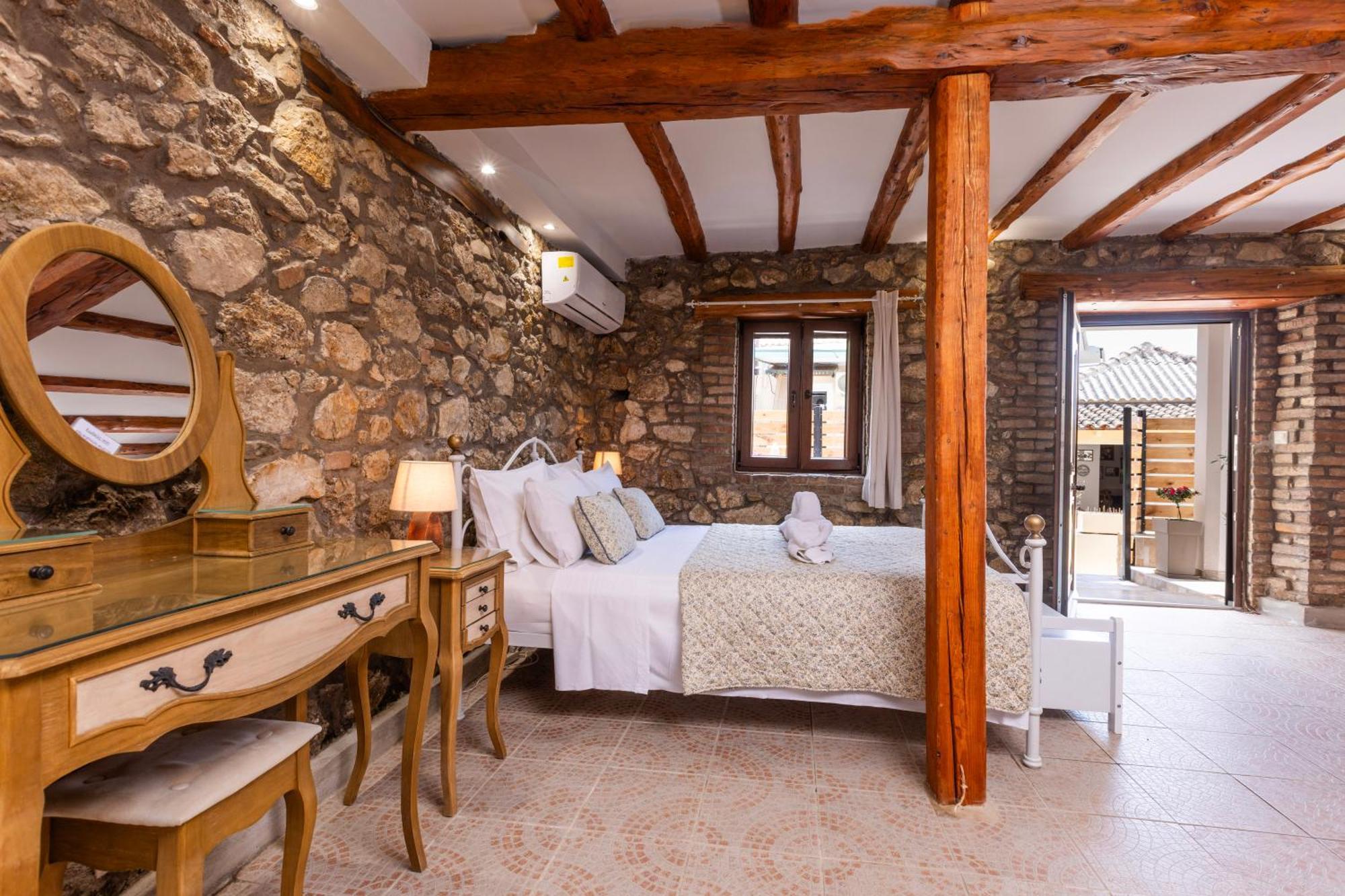 The Stone Suite Moraḯtika Exterior foto